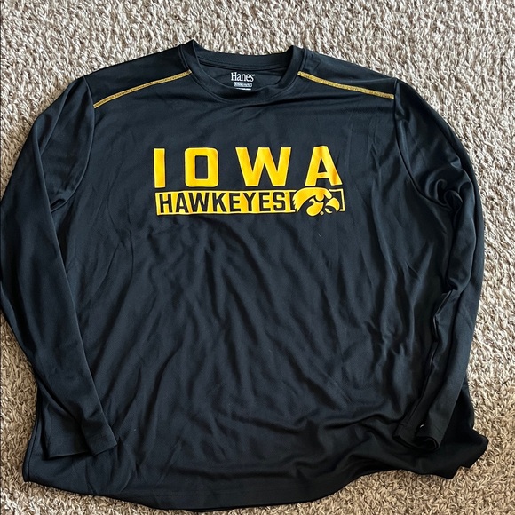 Bundle of Men’s Iowa Hawkeyes t-shirts - Picture 2 of 6